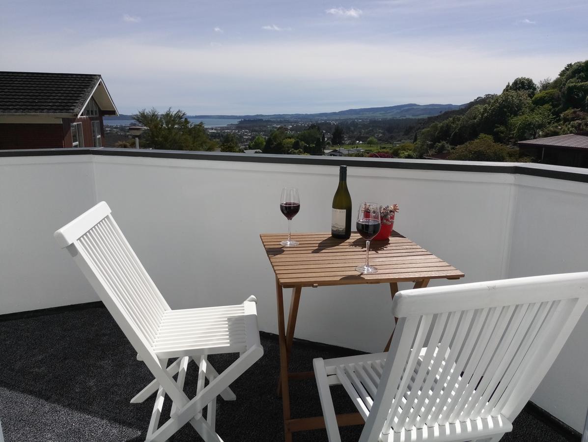 Foodora Lake View Bed & Breakfast Rotorua Bagian luar foto